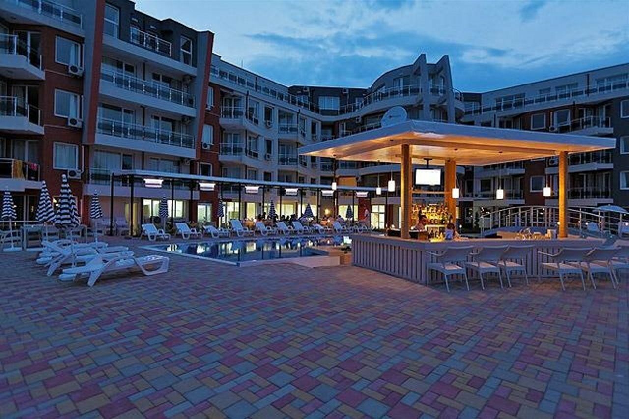 Emberli Aparthotel 洛泽内茨 外观 照片
