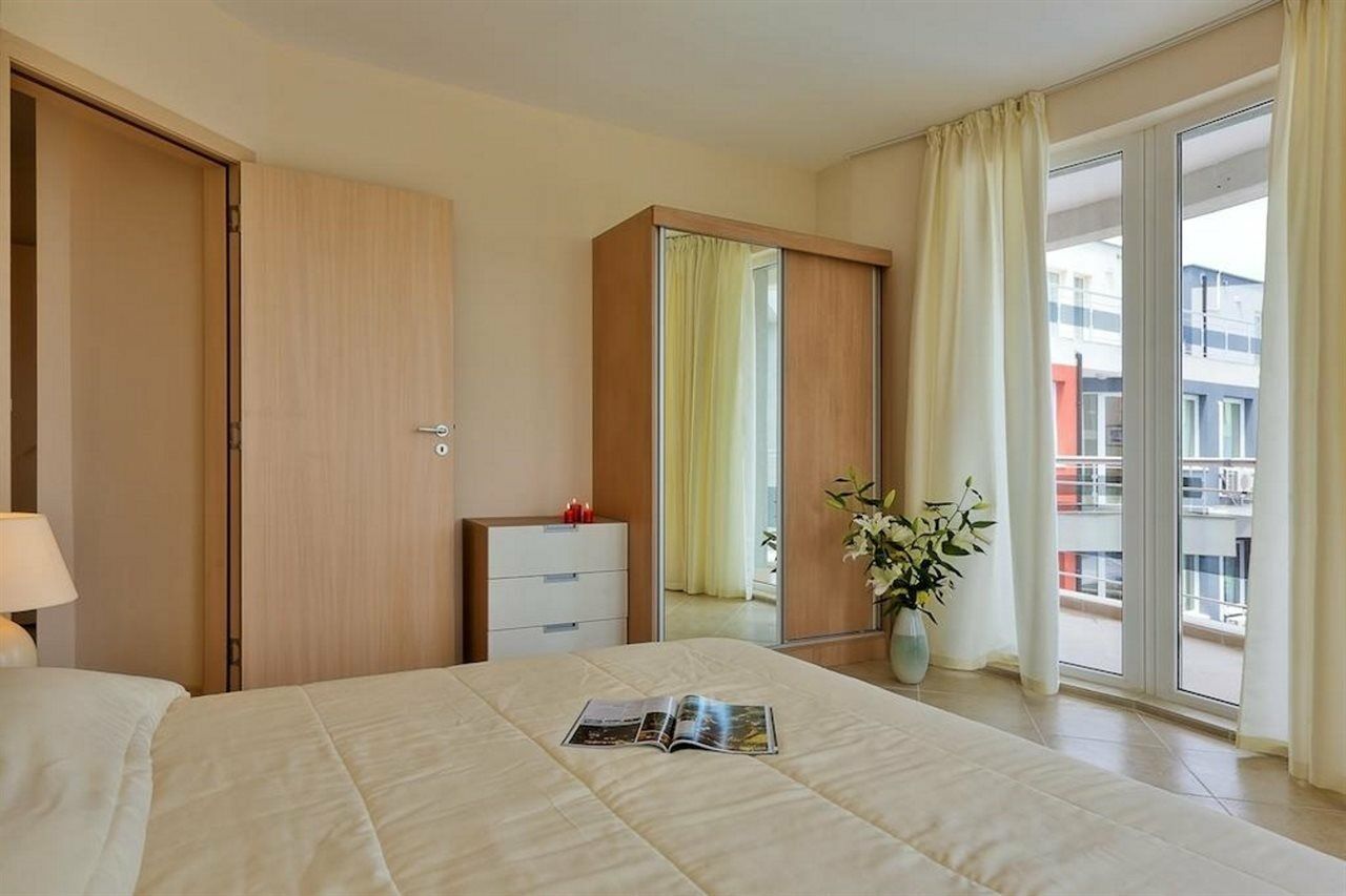 Emberli Aparthotel 洛泽内茨 外观 照片