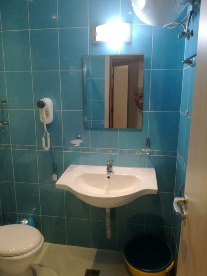 Emberli Aparthotel 洛泽内茨 外观 照片